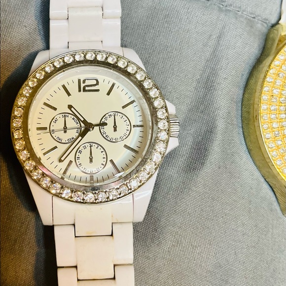 5 watches different brands, different styles, without battery, working - Picture 4 of 6